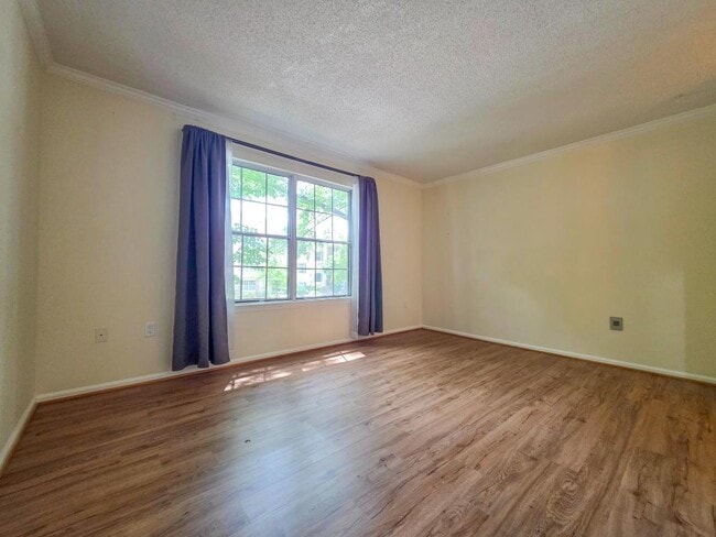 Building Photo - 7758 New Providence Dr