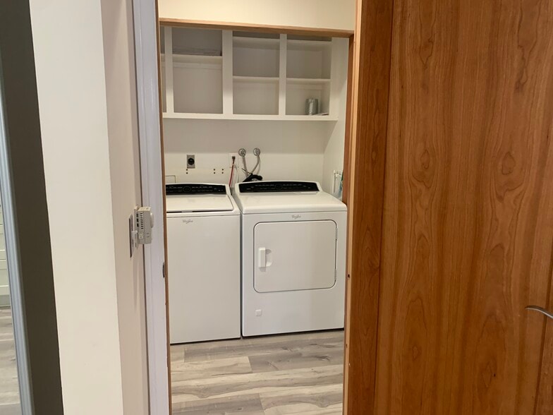 Building Photo - 2032 E Bermuda St