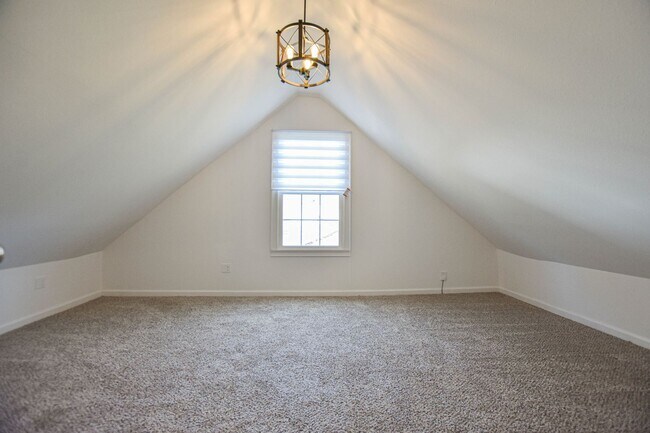 Building Photo - Pet Friendly Three Bedroom!