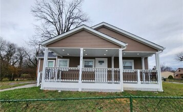 Building Photo - 1453 Kingsley Ave