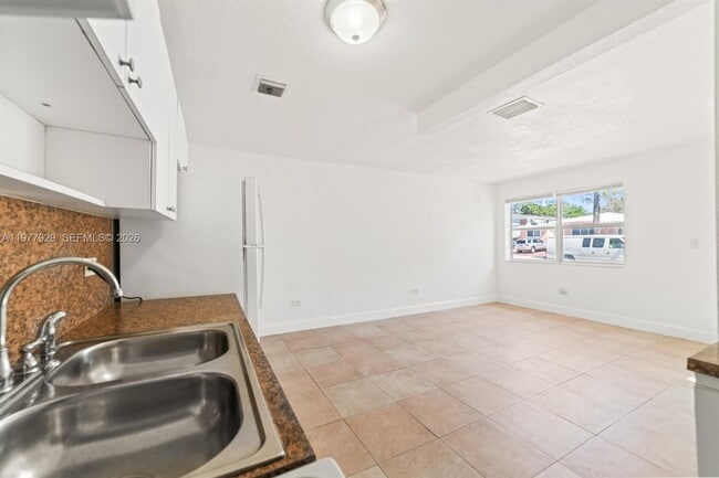 Building Photo - 16170 NE 18th Pl