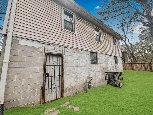 Building Photo - 1551 Ferno Dr NW