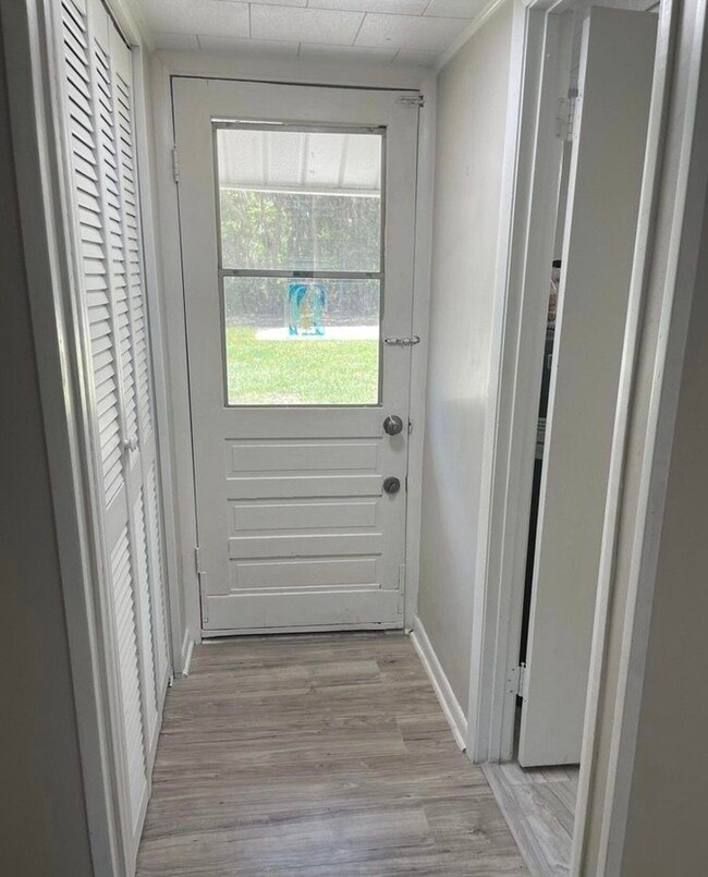 Building Photo - 71 E 56th St