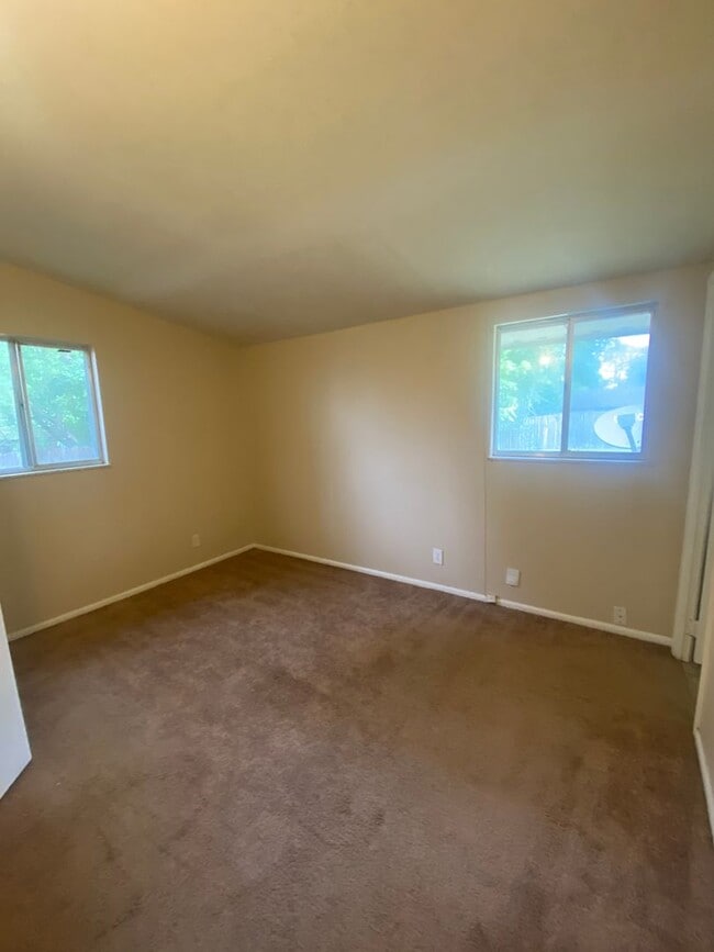 Building Photo - 3 Bed 1.5 Bath House