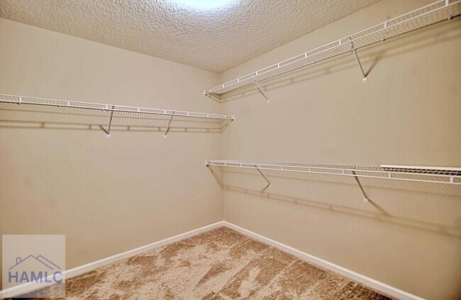 Building Photo - 33 Daylily Ct