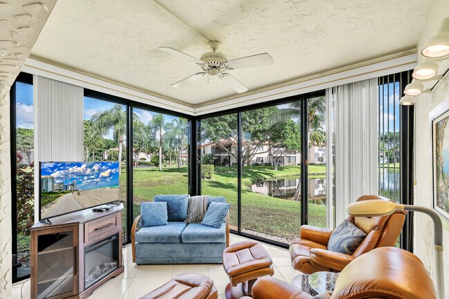 Building Photo - 9285 Vista del Lago