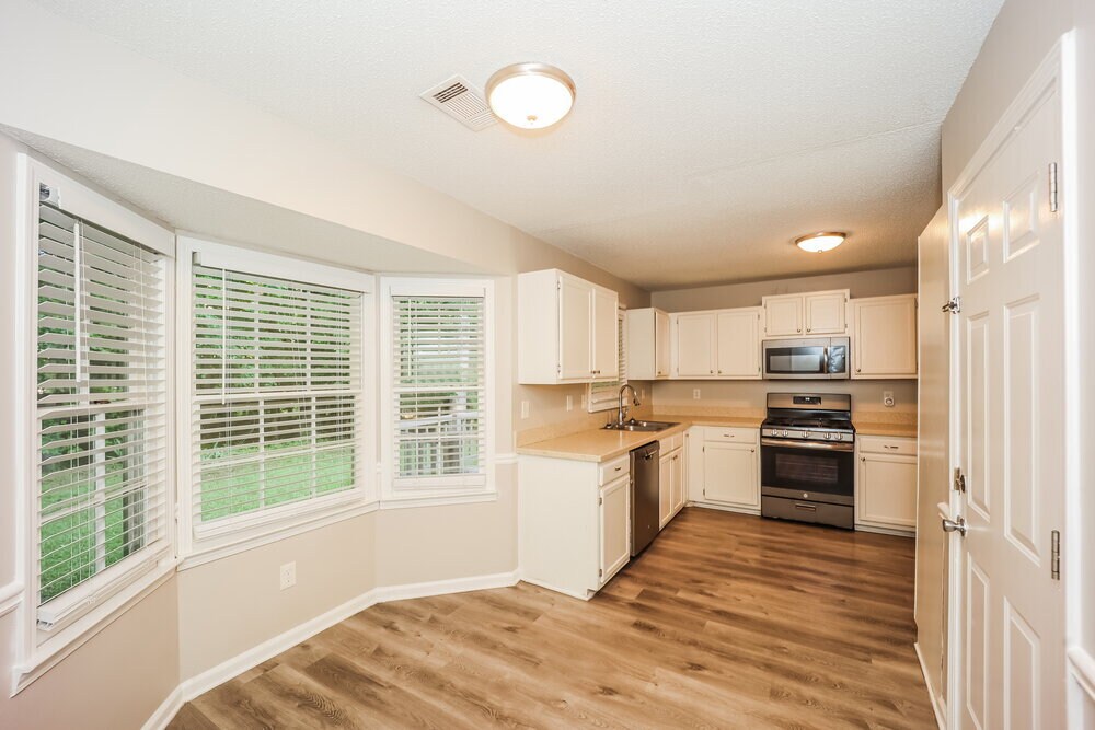 Building Photo - 10916 Clearwater Dr