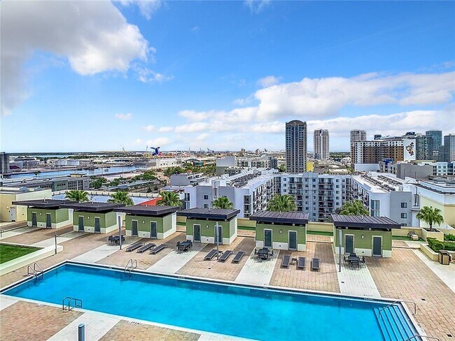 Building Photo - 1208 E Kennedy Blvd