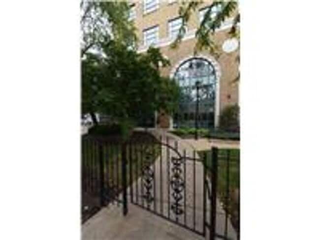 Building Photo - 4901 Washington Boulevard 4B