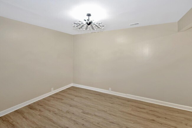 Building Photo - 7021 Stonington Ln