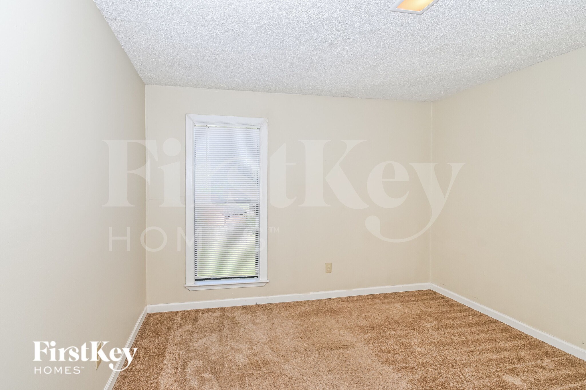 Building Photo - 2101 Hornsby Cove