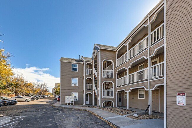 Building Photo - Must see 2 Bedroom 1 Bath in Castle Rock!!!