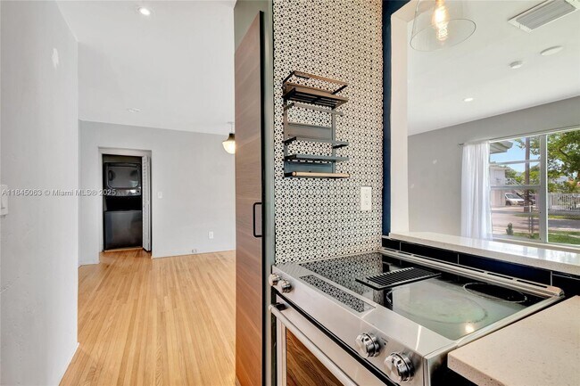 Building Photo - 517 S 19th Ave