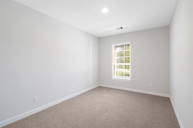 Building Photo - 6111 White Spruce Dr