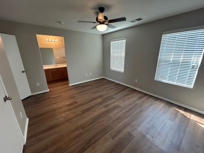 Building Photo - Newly remodeled 3 bedroom 2.5 bathroom in ...