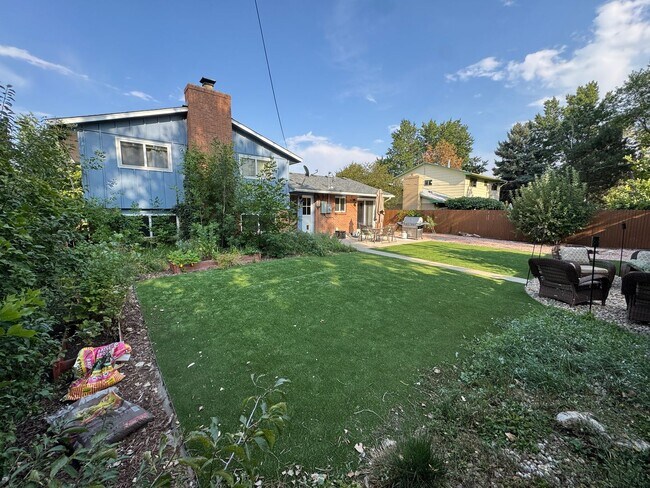 Building Photo - BEAUTIFUL 4 Bed 3 Bath Single Family Home In Boulder!