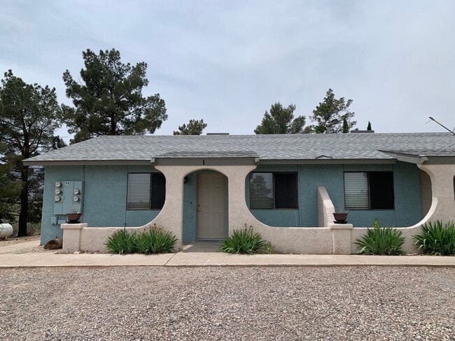 Building Photo - FOUR-PLEX SINGLE LEVEL APARTMENT - CLARKDALE
