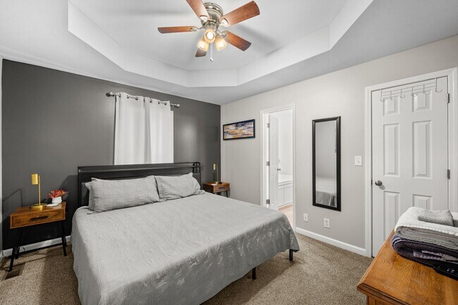 Building Photo - Pet Friendly, Bonus Room and Fenced Backyard!