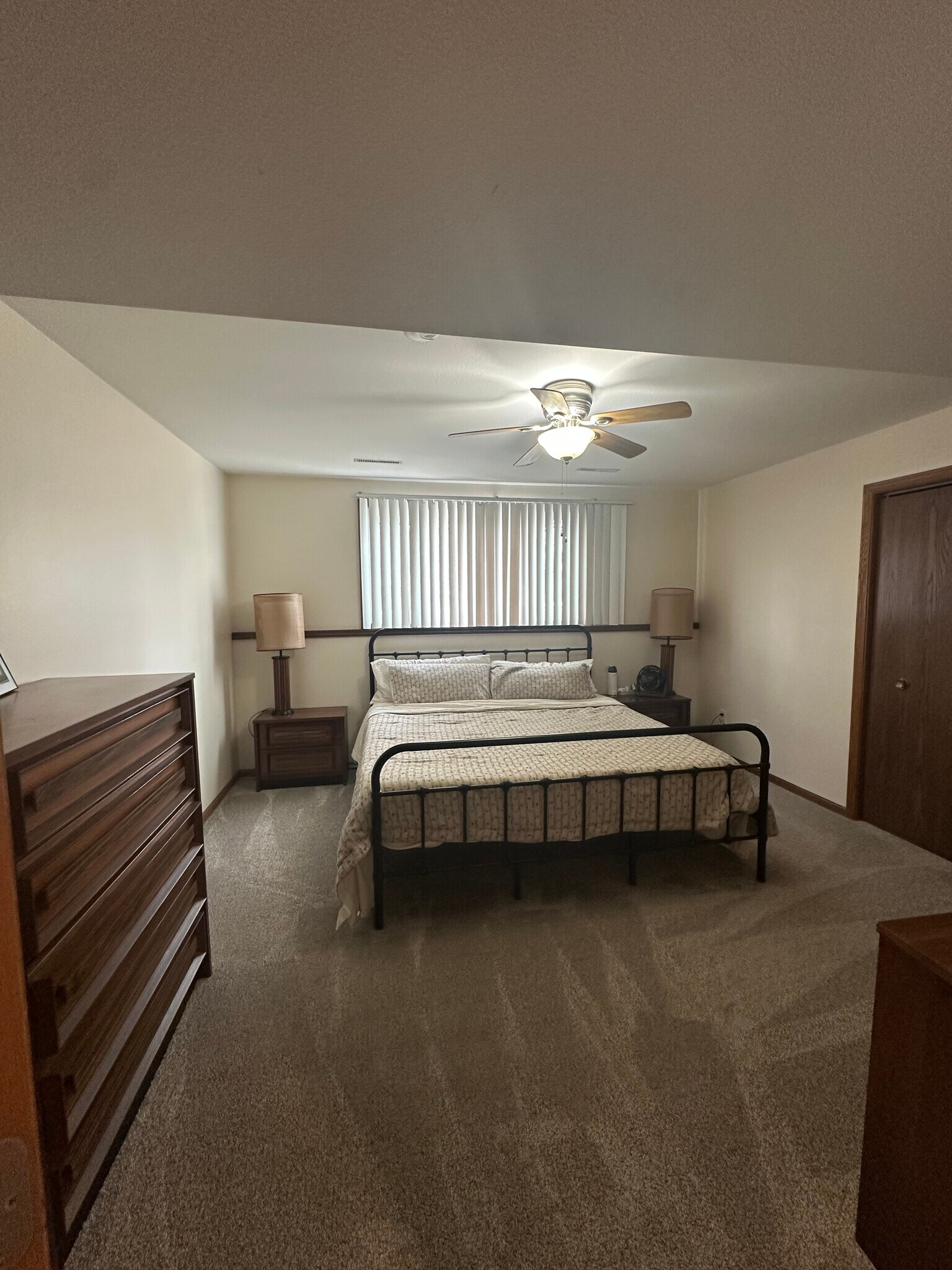 Building Photo - 1412 North Dakota Ave