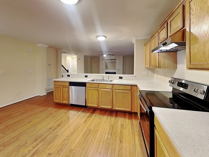 Building Photo - 6265 Branch Hill Cir