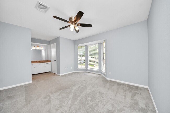 Building Photo - 10654 Hazelhurst Dr