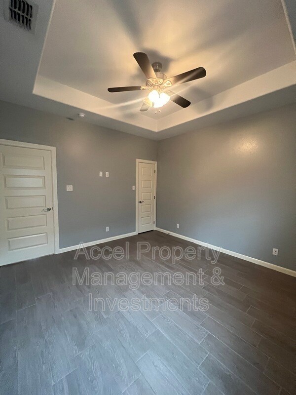 Building Photo - 413 Downing Ave
