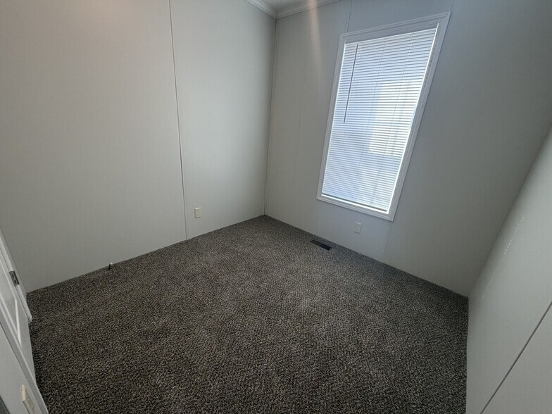 Building Photo - 38060 Leverette Ave