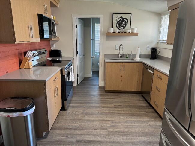 Building Photo - 206 W Myrtle St