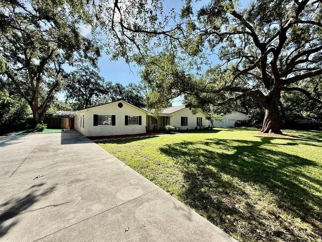 Building Photo - 15611 Walden Ave
