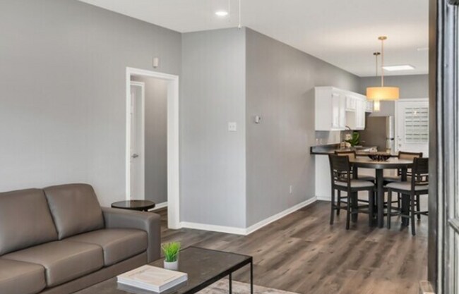 Building Photo - Beautiful 4 bed 4 bath