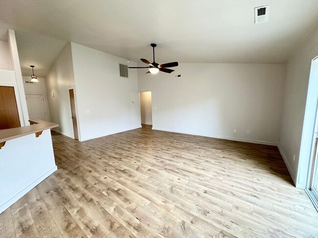 Building Photo - Charming 3 Bedroom Home