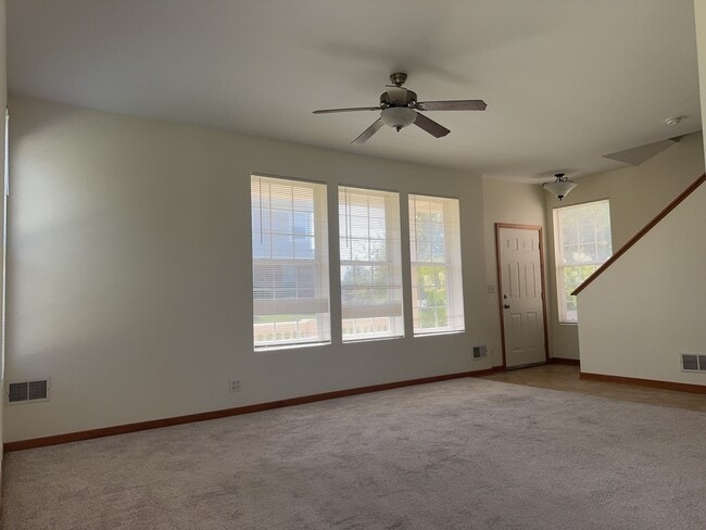 Building Photo - 2216 Evergreen Cir