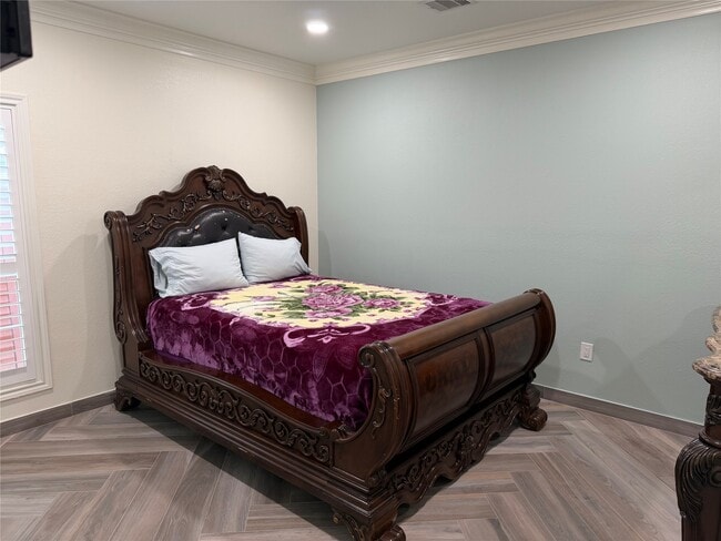 Building Photo - 5525 Swan Dr