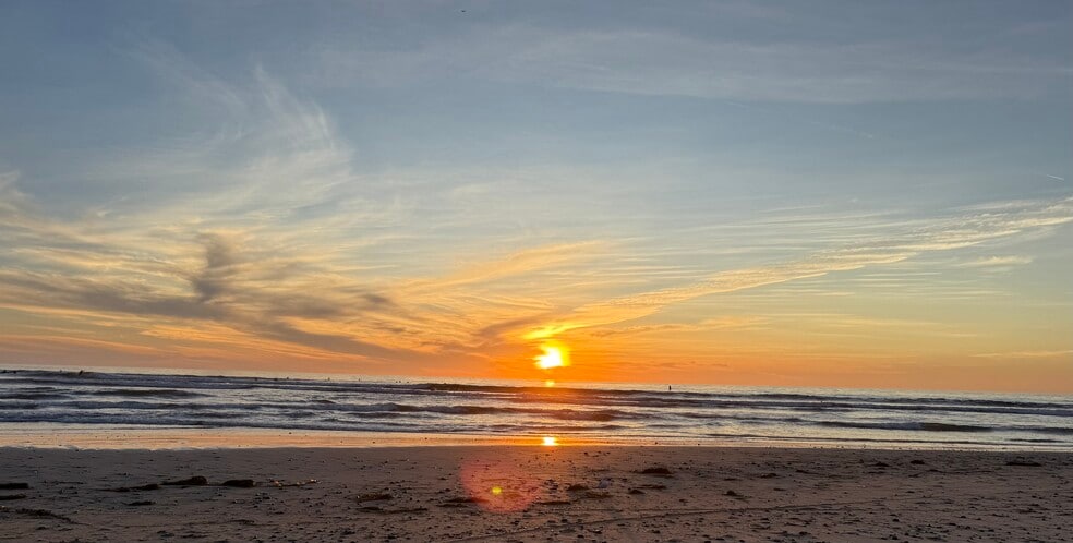 Catch a Sunset over the Pacific - 1507 San Jose St