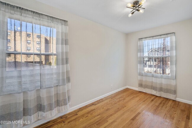 Building Photo - 203 Shore Dr