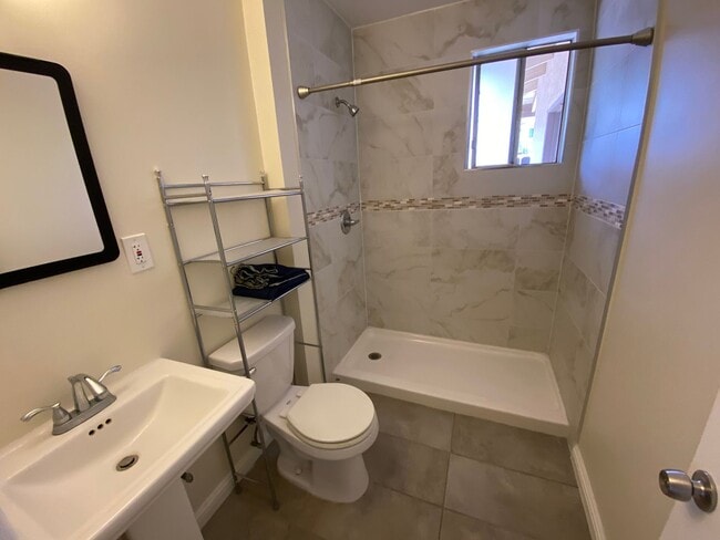 Building Photo - Spacious Home in Blue Zone Loma Linda!