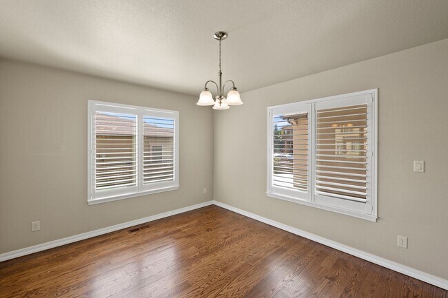 Building Photo - Immaculate & Stunning 4BD Ranch Style in C...