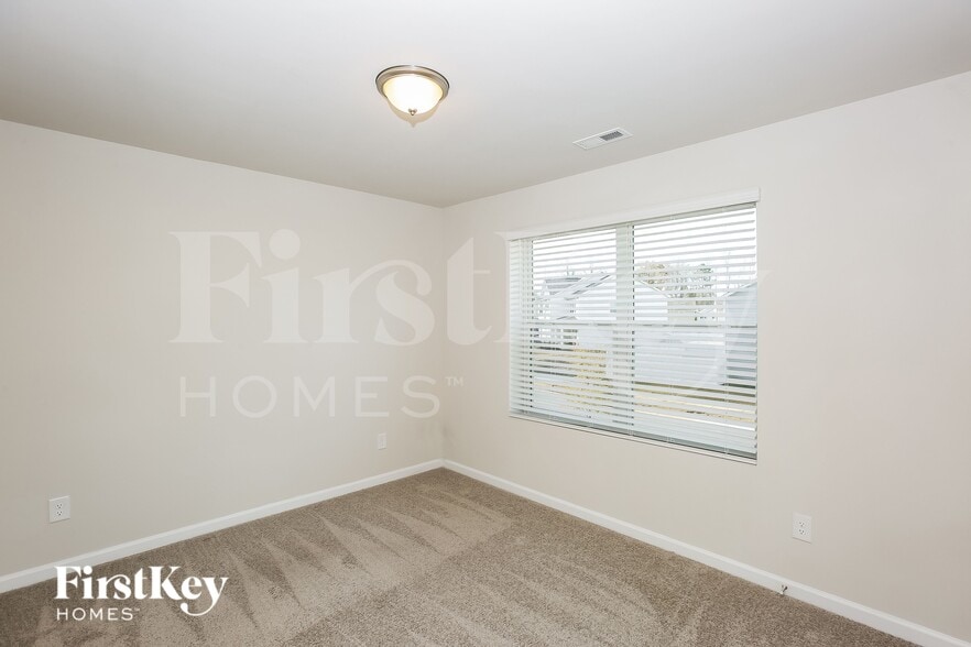 Building Photo - 3244 Newell Vlg Dr