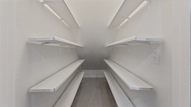 Building Photo - 3000 SW Windrift Ave