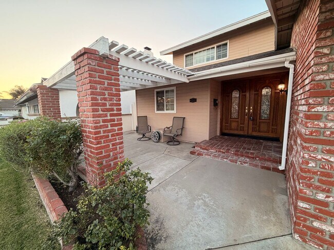 Building Photo - Beautiful 4 Bedroom 3 Bathroom La Palma House For Rent!