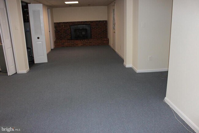 Building Photo - 6210 Cottonwood St