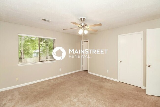 Building Photo - 3 Bedroom Pet-Friendly Home in Riverdale, GA with Main Street Renewal