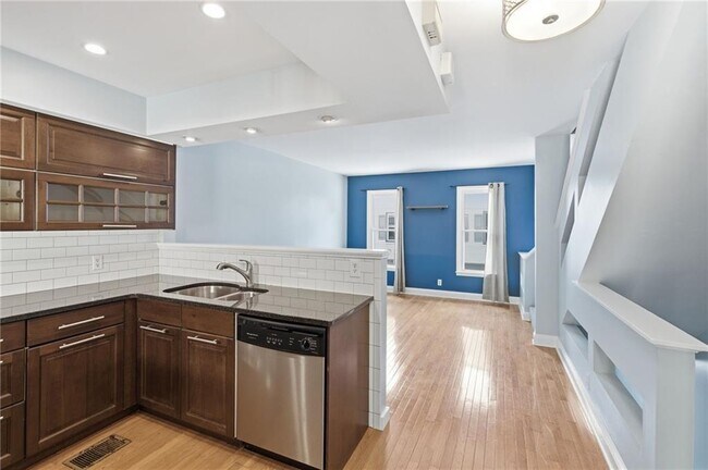 Building Photo - 856 St Charles Ave NE
