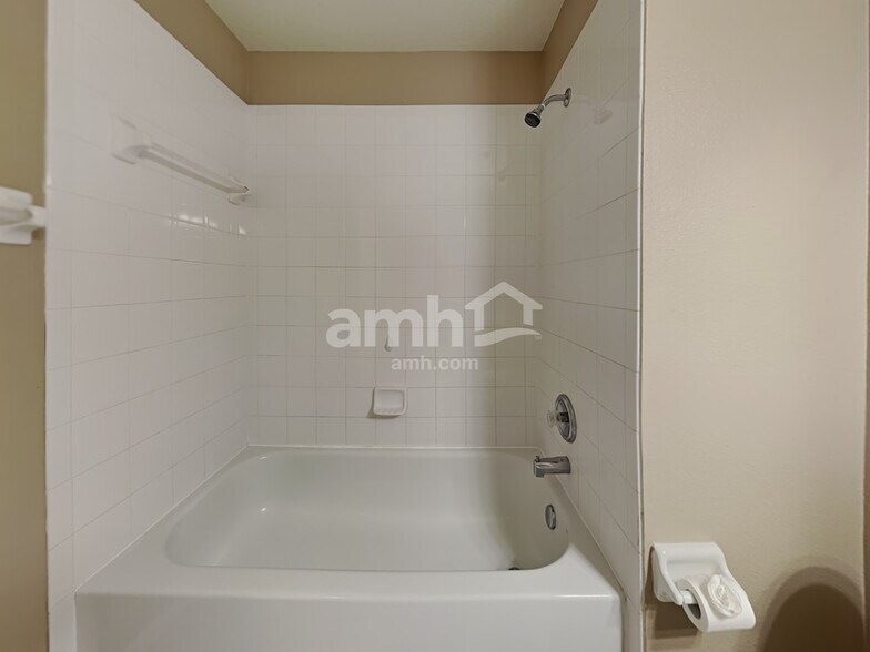 Building Photo - 1107 Summer Breeze Dr