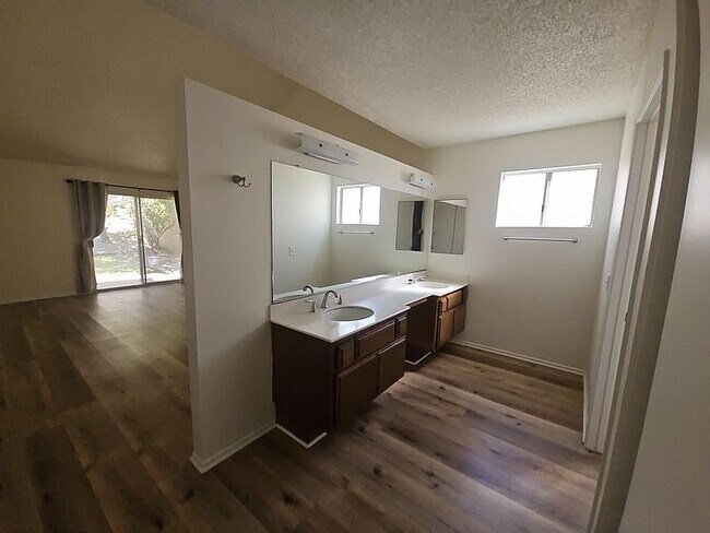 Building Photo - 1280 Fawnridge Dr