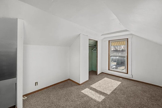 Building Photo - 2025 S Bluff Blvd