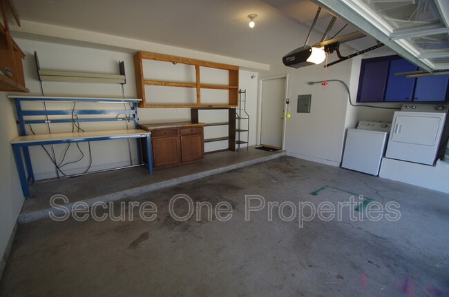 Building Photo - 235 Hill Ranch Dr