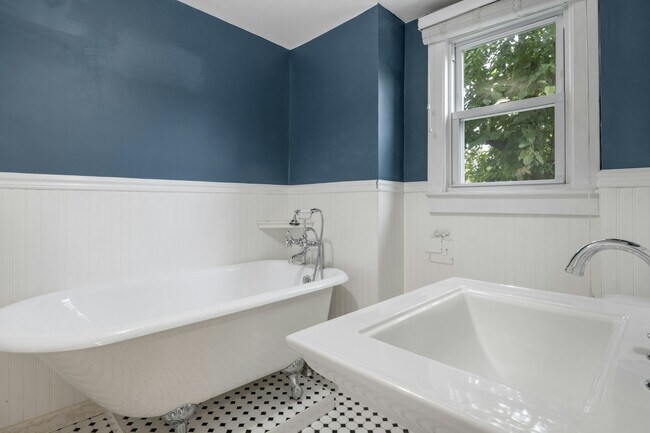 Building Photo - 624 Quinnipiac Ave