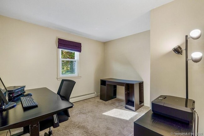 Building Photo - 40 Crestwood Dr
