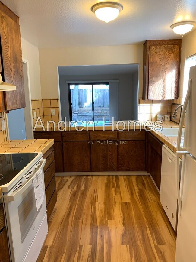 Building Photo - 150 Sea Ridge Ct